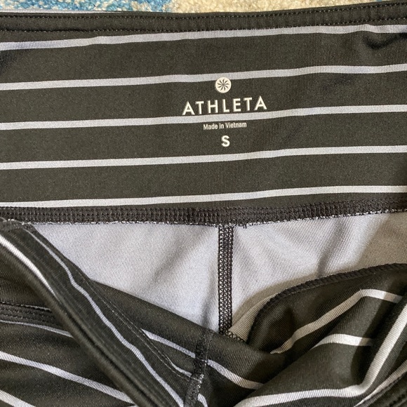 Athleta Chaturanga Stripes Capri Crops 21” - Picture 2 of 4